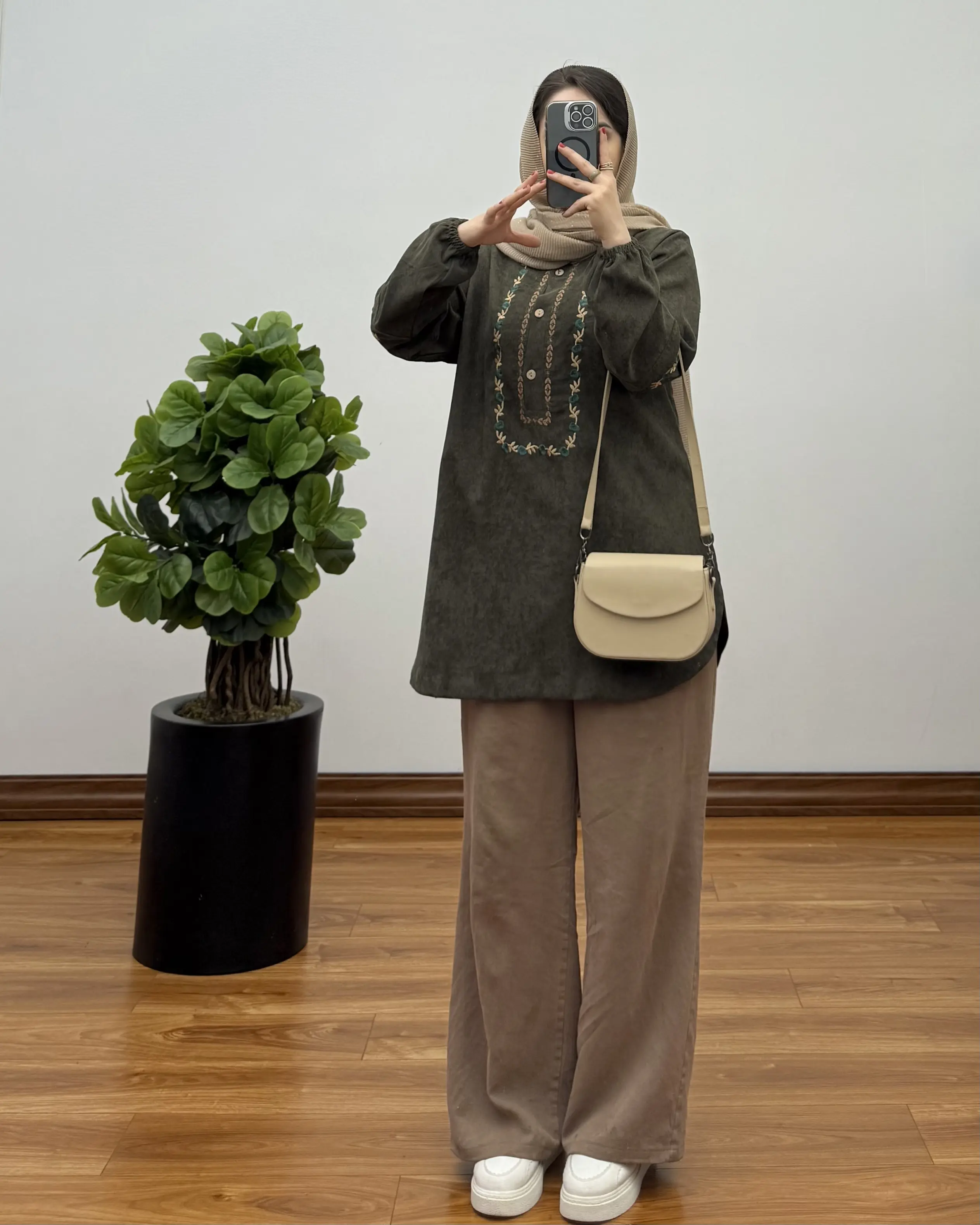 مانتو گلدوزی فروغ ۲